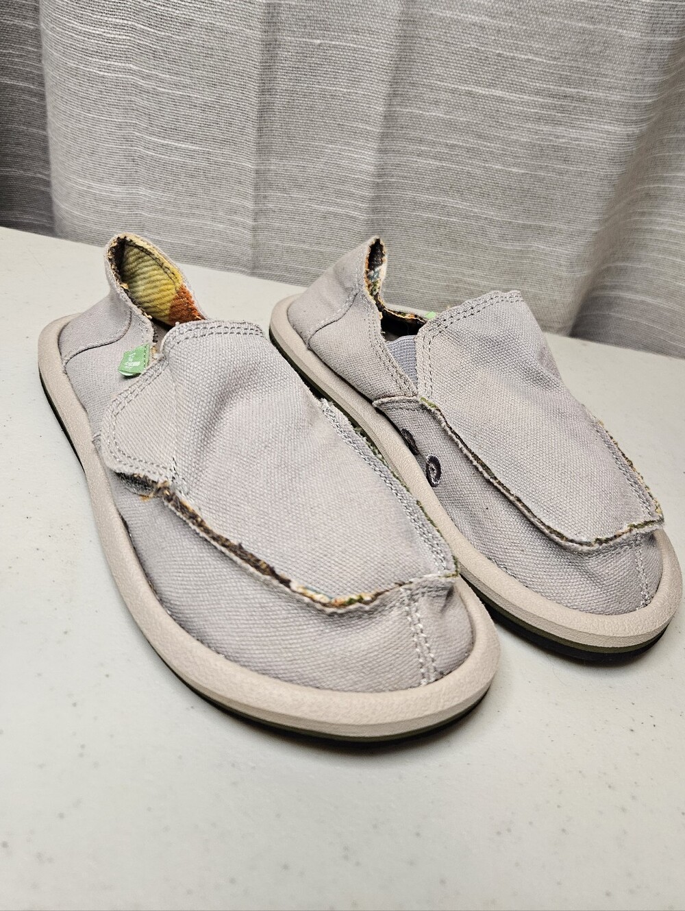 BOYS SANUK CANVAS SLIP ONS SIZE 13 Light GRAY - Picture 2 of 13
